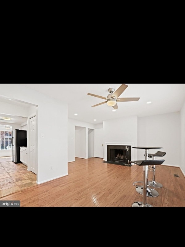 Foto del edificio - 6360 Silver Ridge Cir