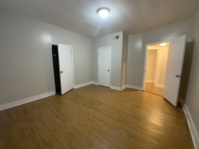 Building Photo - 208 3rd Ave SW
