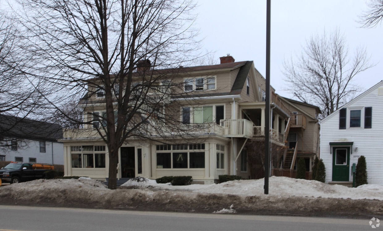 Building Photo - 58 Winthrop St
