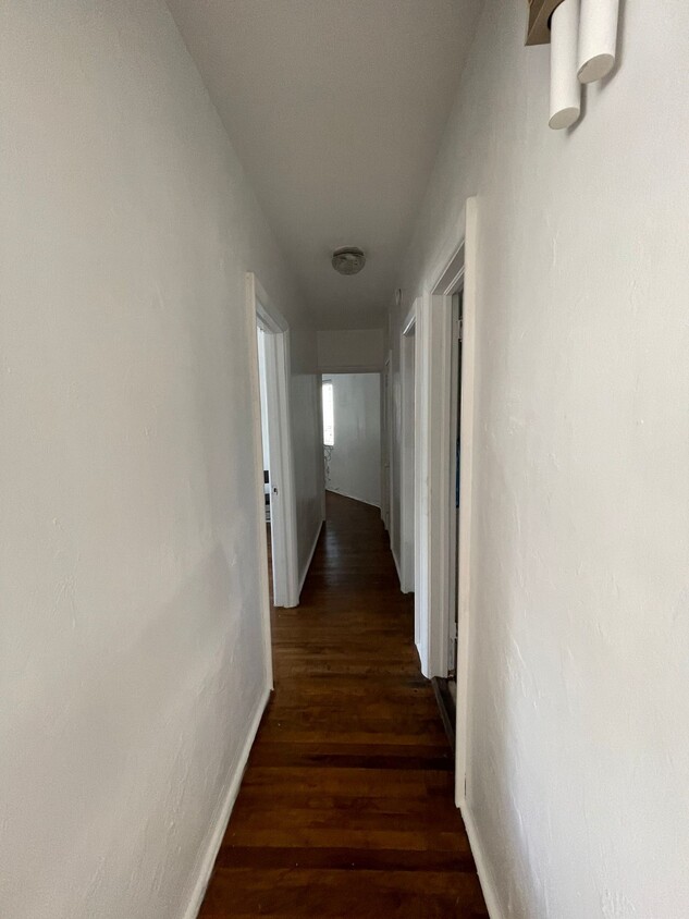 Primary Photo - 841 W 40th St
