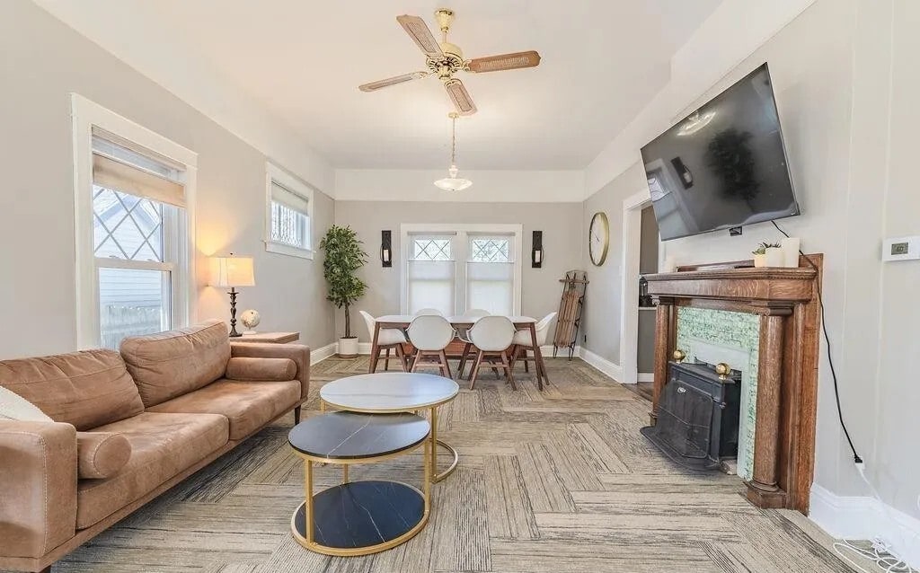 Living room - 162 N 9th St