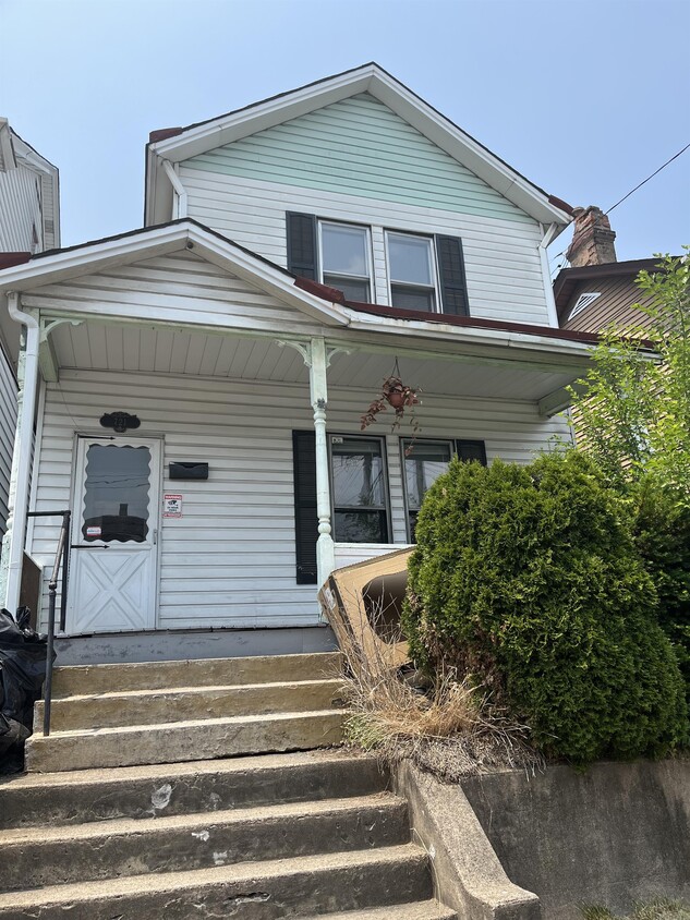 721 Frederick St, McKees Rocks, PA 15136 House for Rent in McKees