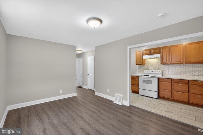 Foto del edificio - 1001 Burnside Rd