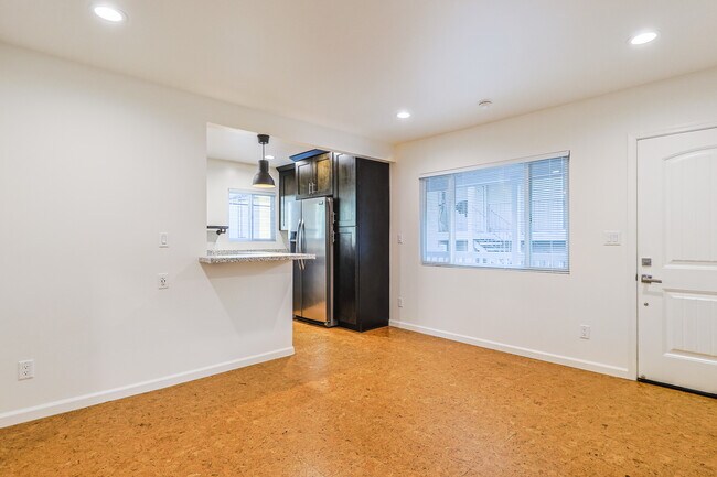 Foto del edificio - 256 W Tujunga Ave