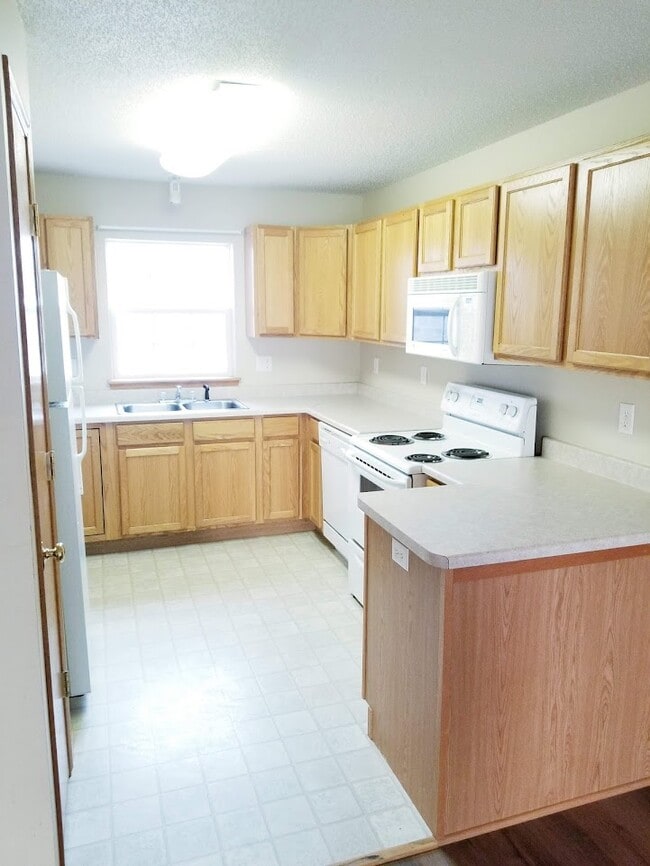 Building Photo - 70 Cherry Ct