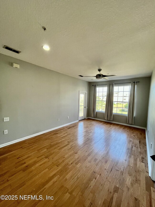 Foto del edificio - 7990 Baymeadows Cir E