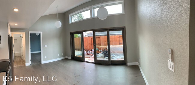 Building Photo - 2 br, 2 bath House - 2324 Belmont