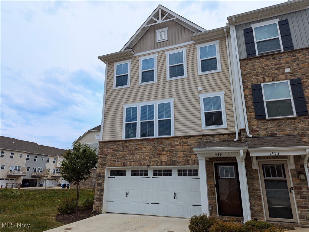 Primary Photo - 1449 Caymus Ct