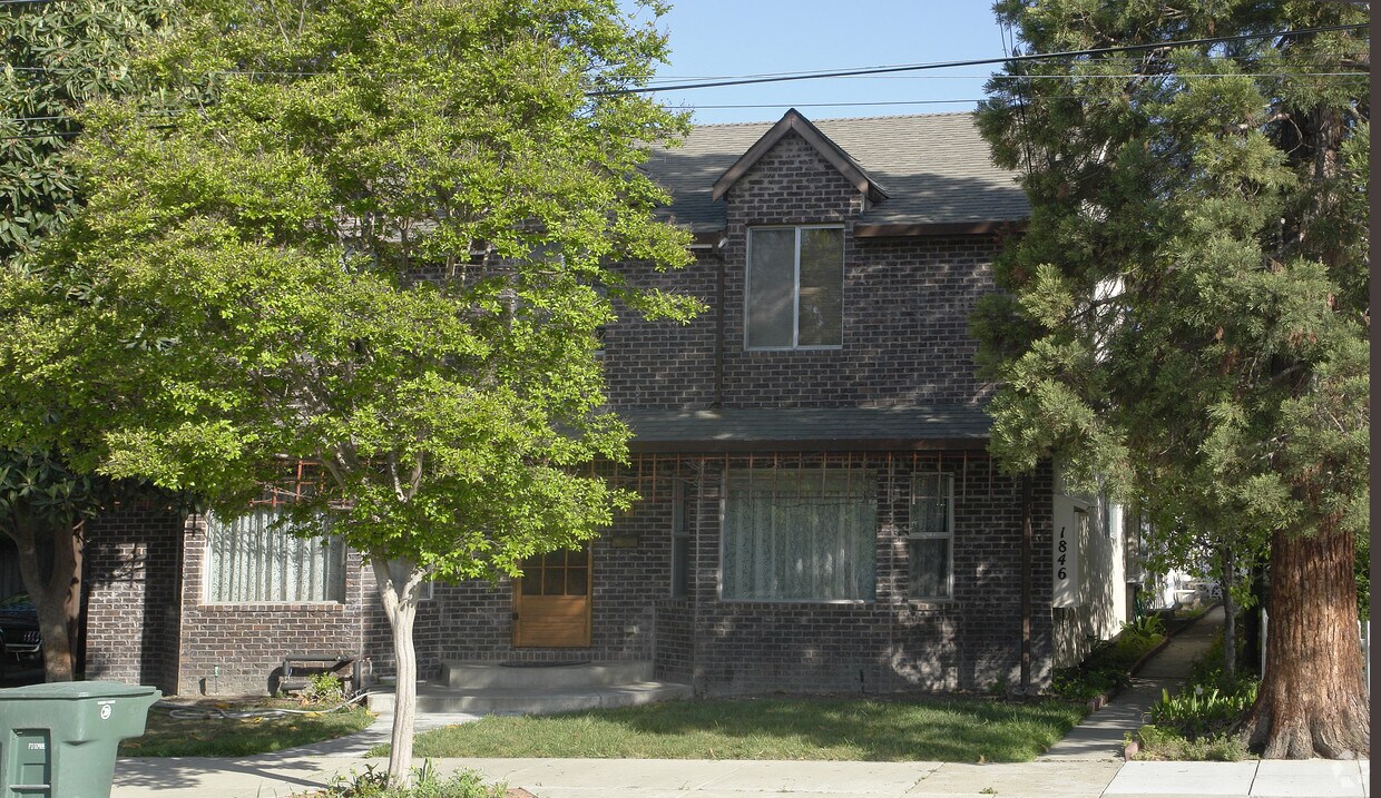 Building Photo - 1844 Elm St