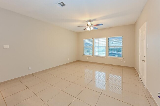 Foto del edificio - 6341 Settlers Square Ln