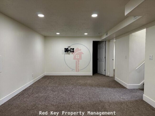 Foto del edificio - Stansbury Ave Duplex