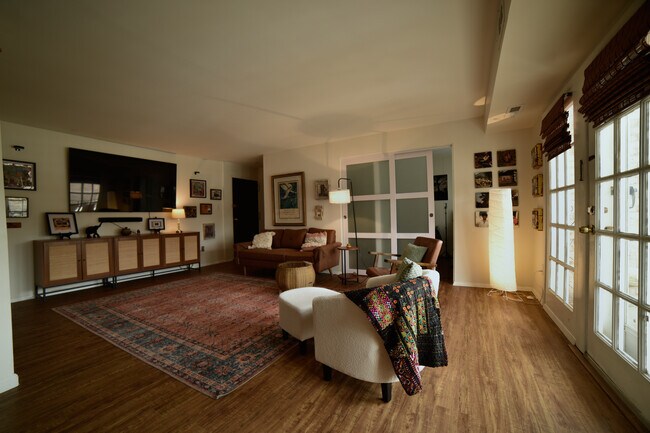 Foto del edificio - 12715 Gordon Blvd