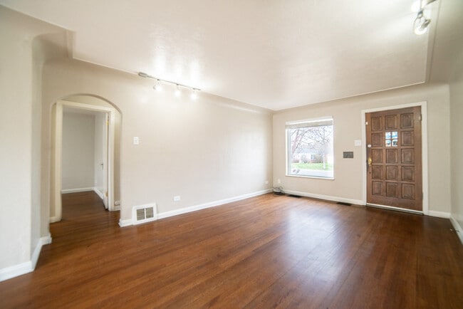 Building Photo - 1230 Locust St