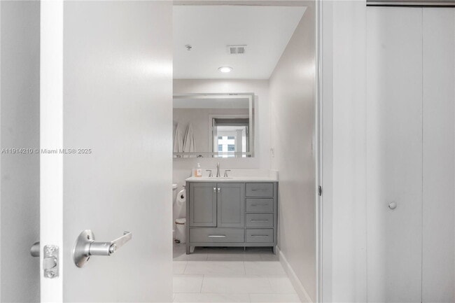 Photo - 335 S Biscayne Blvd Apartment