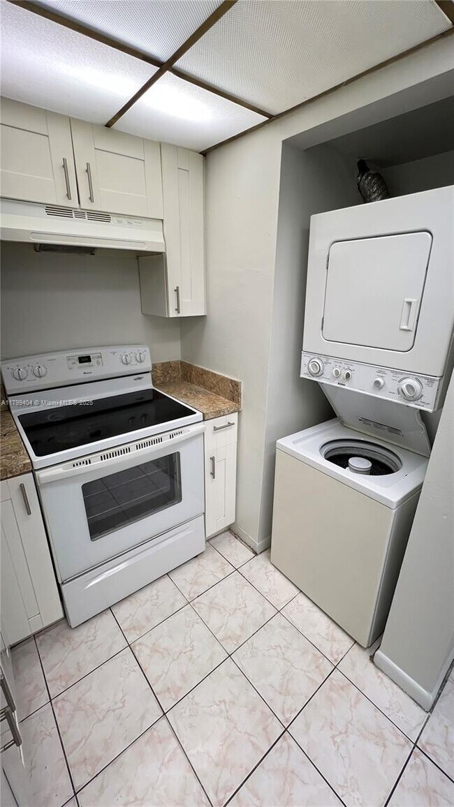 Foto del edificio - 10000 NW 80th Ct