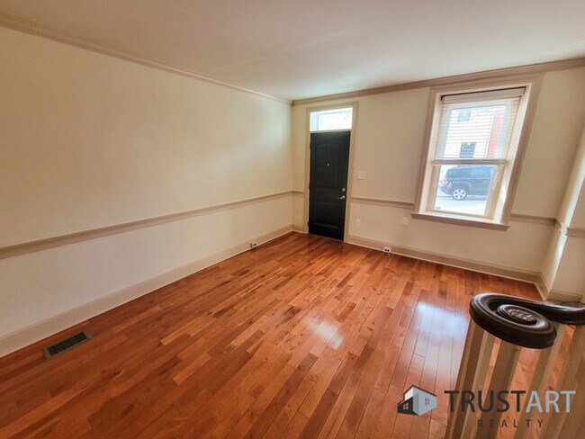 Foto del edificio - 4 bedroom Townhome in East Falls
