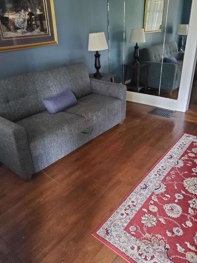 Foto del edificio - 1121 Felder Ave