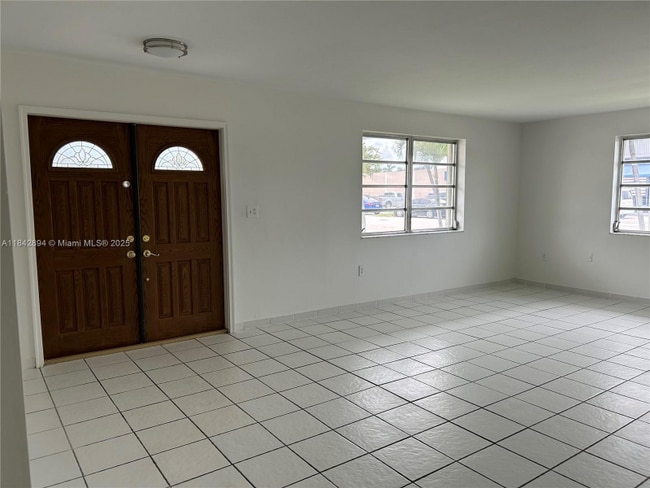 Building Photo - 955 SW 87th Ct