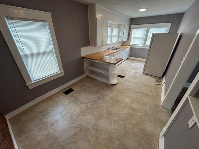 Building Photo - Palmetto unit for rent near local marinas,...