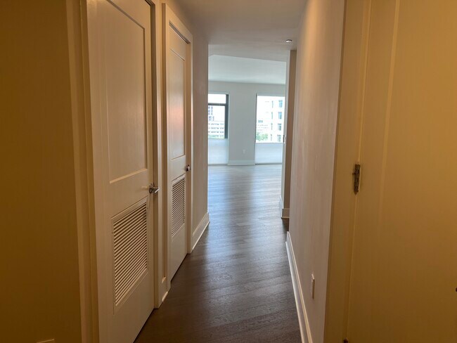 Entrance - 4960 Fairmont Ave