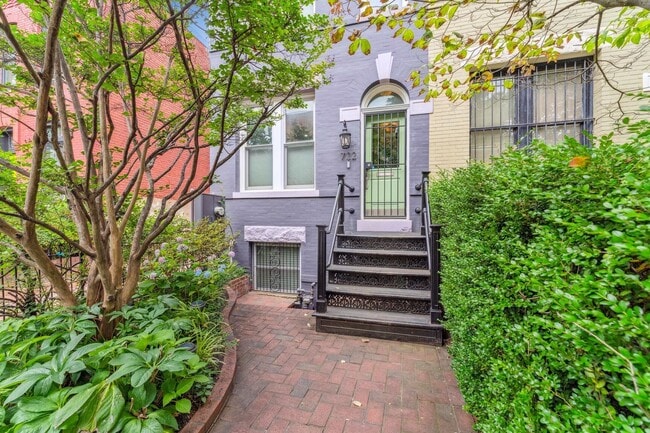 13th Street - 13th Street Apartment