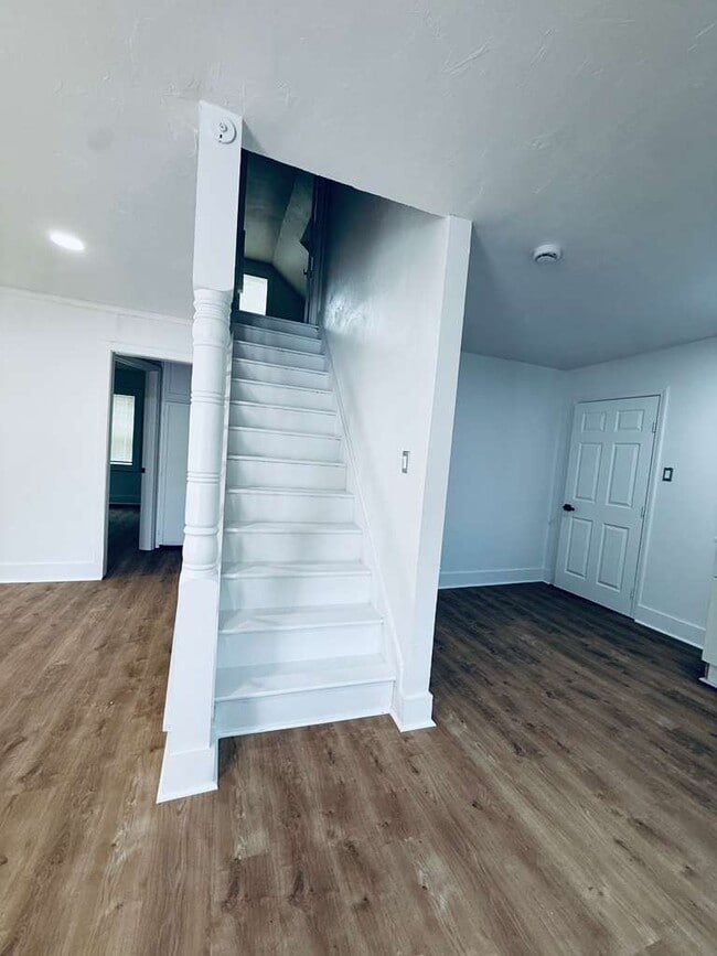 Building Photo - 124 E Northrup Dr