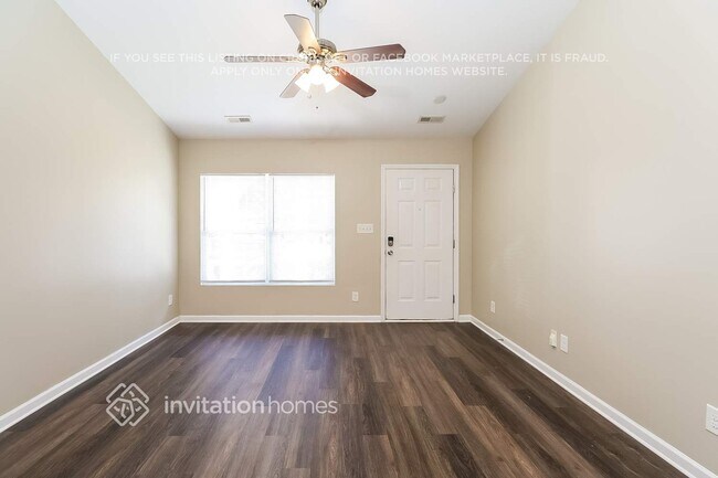 Foto del edificio - 1326 Laurel Woods Dr