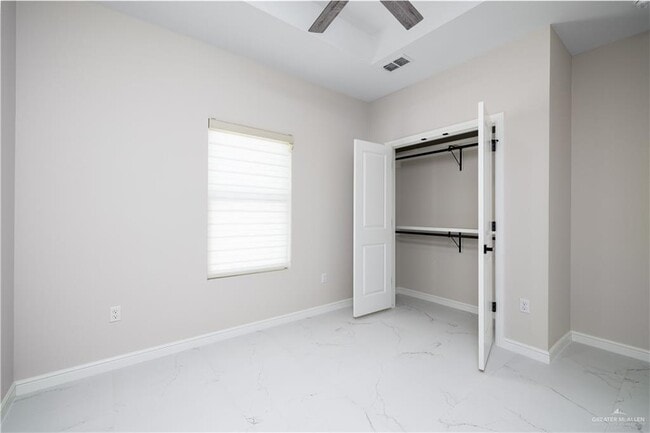 Building Photo - 5335 Vision St