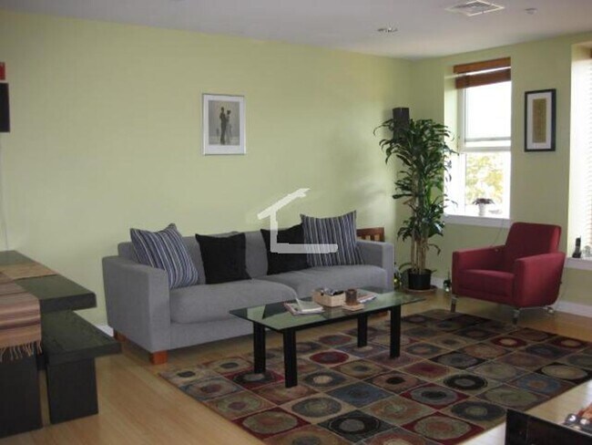 Foto del edificio - 99 Chestnut Hill Ave