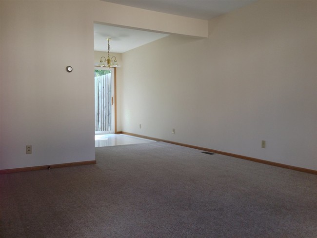 Foto del edificio - 4907 Hedgewood Dr
