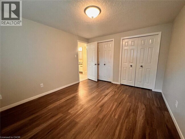 Photo du bâtiment - 9 Macville Ave