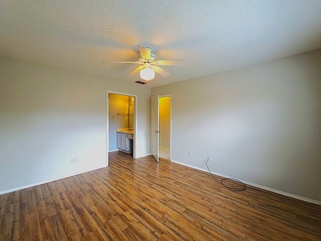 Foto del edificio - Get ready to fall in love with comfortable, carefree living at Courtyard Condominiums in Tyler, TX!