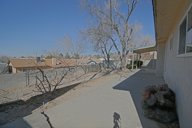 Foto del edificio - NE Heights 3 Bedroom 2 Bath 2 Living Areas...