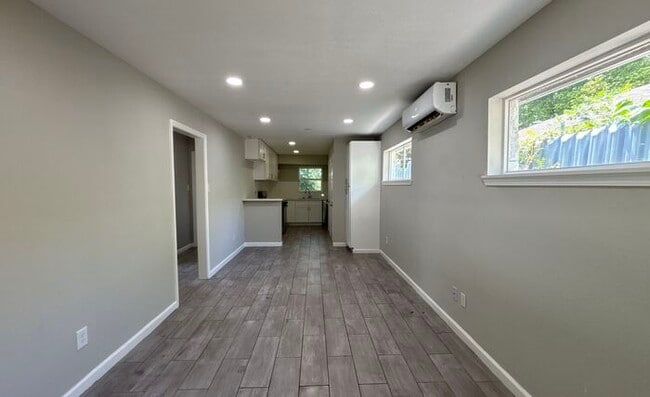 Building Photo - 3028 Francis St