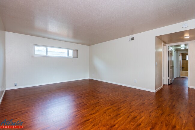 Building Photo - 1363 Saratoga Ave