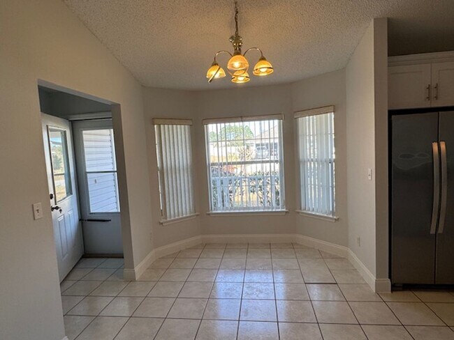 Building Photo - Palm Coast F-Section Home