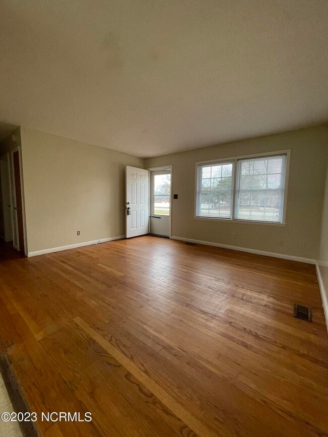 Building Photo - 107 Batchelors Trail