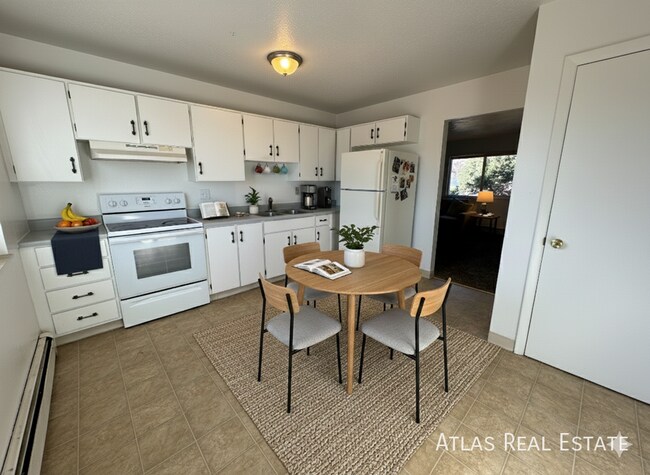 Foto del edificio - 4206 Forest Hill Ct