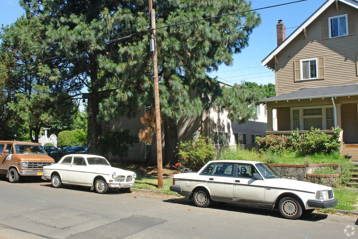 Building Photo - 1212 NE 26th Ave