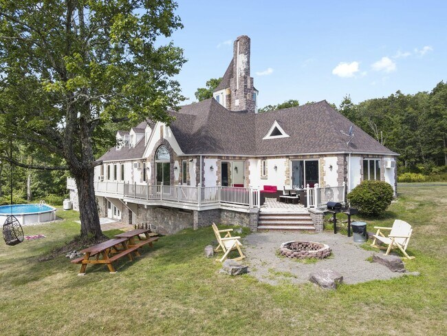 Foto del edificio - One of a kind Castle on the Hill for Rent! Minimum 1 month lease