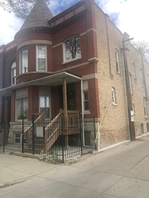 Primary Photo - 111 S California Ave