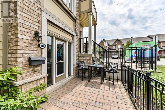 Building Photo - 3115-3115 Boxford Cres