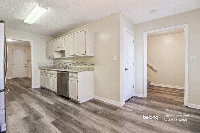 Foto del edificio - 8078 Woodlake Dr