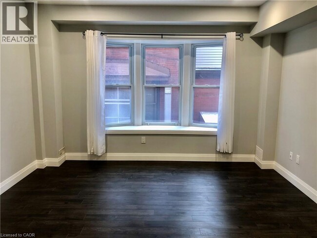 Building Photo - 8 Wellington St S