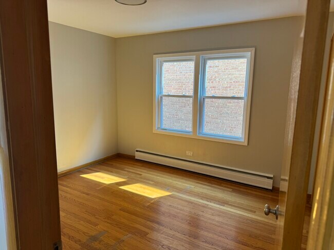 Foto del edificio - 7241 W Belmont Ave