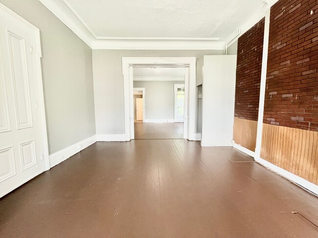 Photo - 2130 Portland Ave Apartment