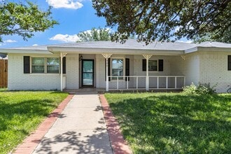 Building Photo - 2405 Emerson Ct