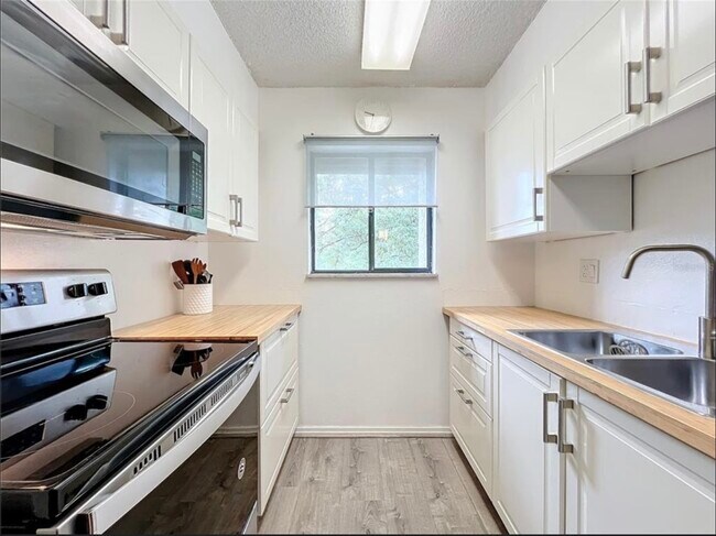 Foto del edificio - 127 Springwood Cir