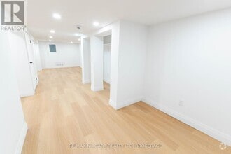 Building Photo - 533 Cannon St E