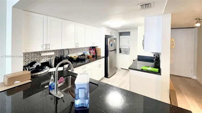Foto del edificio - 1717 N Bayshore Dr